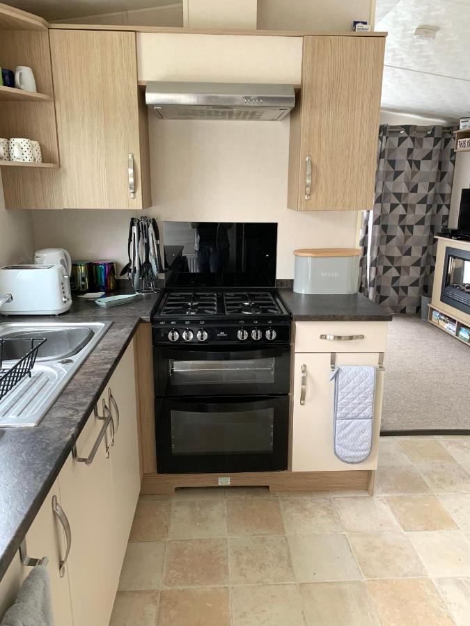 Mollys Retreat Pet Friendly Three Bed Caravan With Small Garden Newquay Bay Resort Quieter Area Of Park エクステリア 写真