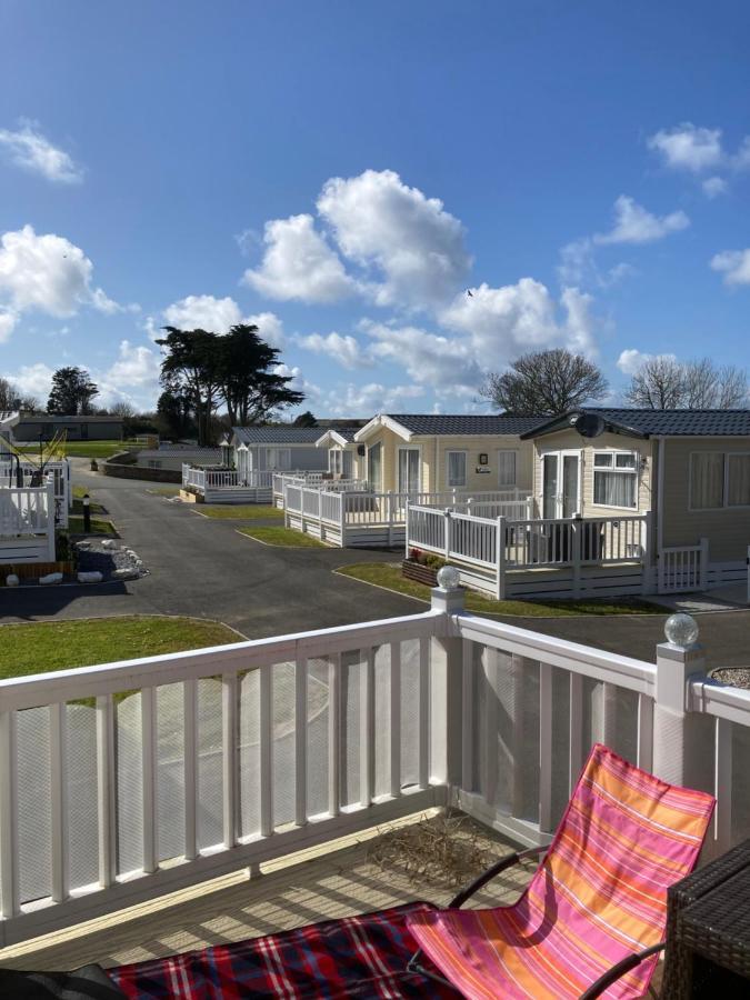Mollys Retreat Pet Friendly Three Bed Caravan With Small Garden Newquay Bay Resort Quieter Area Of Park エクステリア 写真