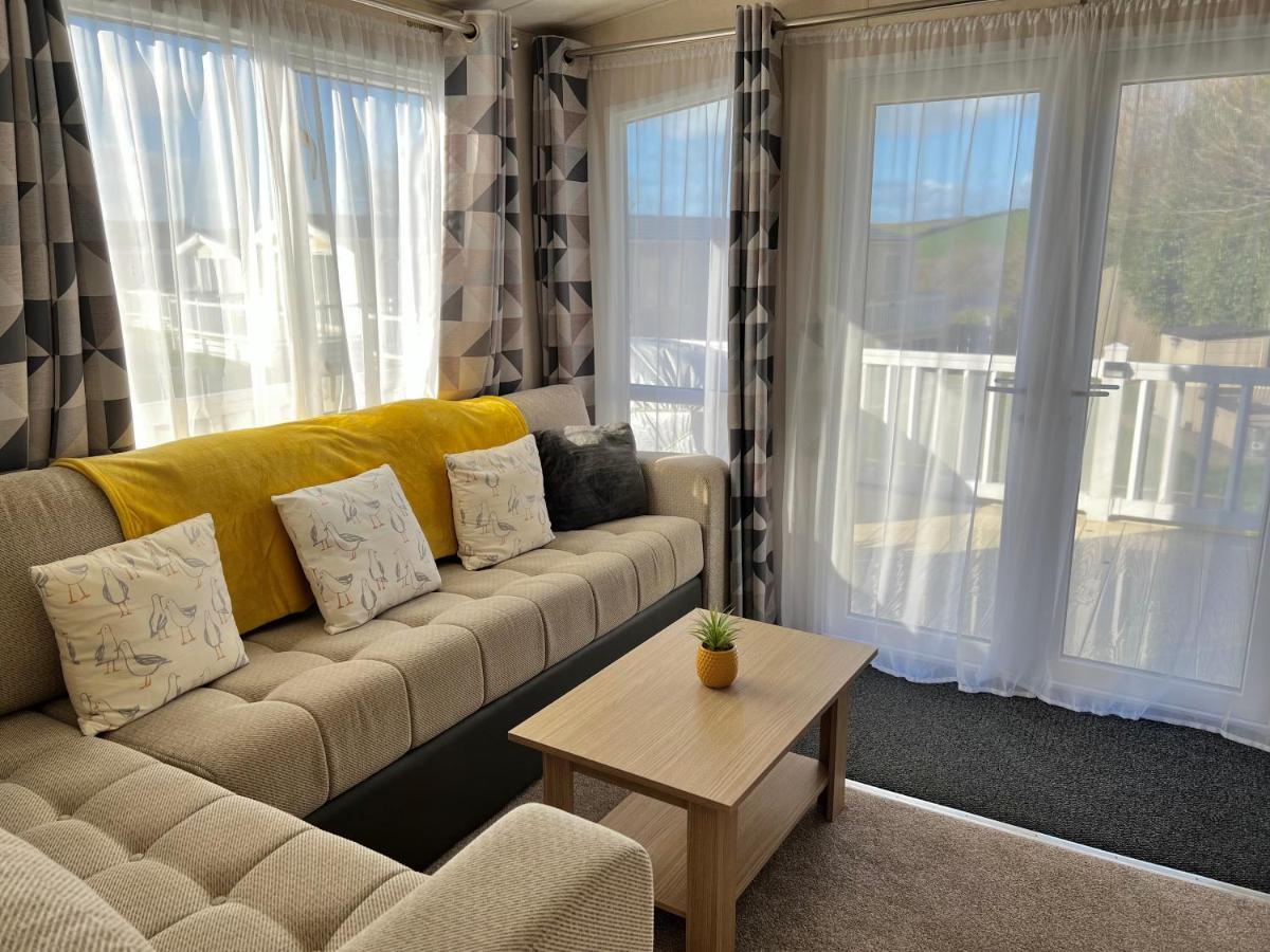 Mollys Retreat Pet Friendly Three Bed Caravan With Small Garden Newquay Bay Resort Quieter Area Of Park エクステリア 写真