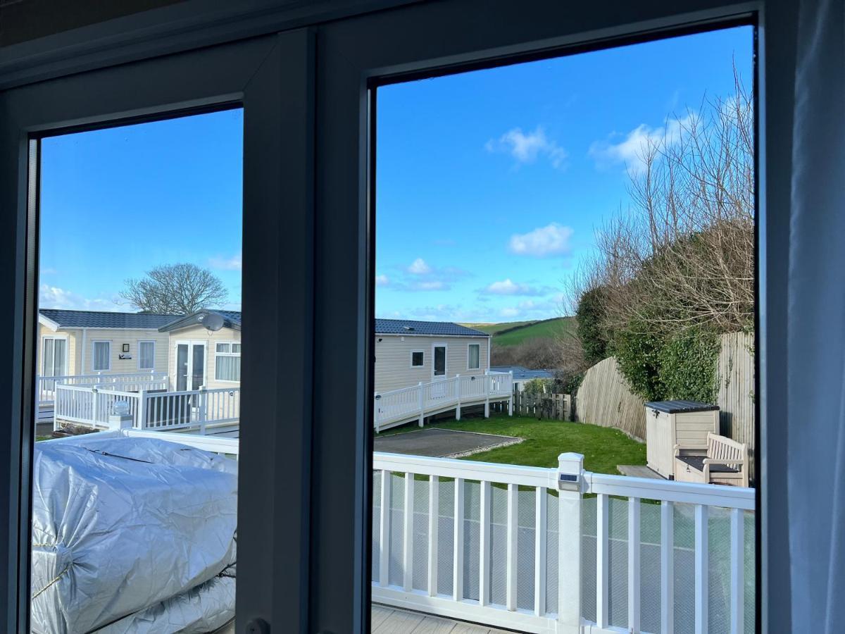Mollys Retreat Pet Friendly Three Bed Caravan With Small Garden Newquay Bay Resort Quieter Area Of Park エクステリア 写真