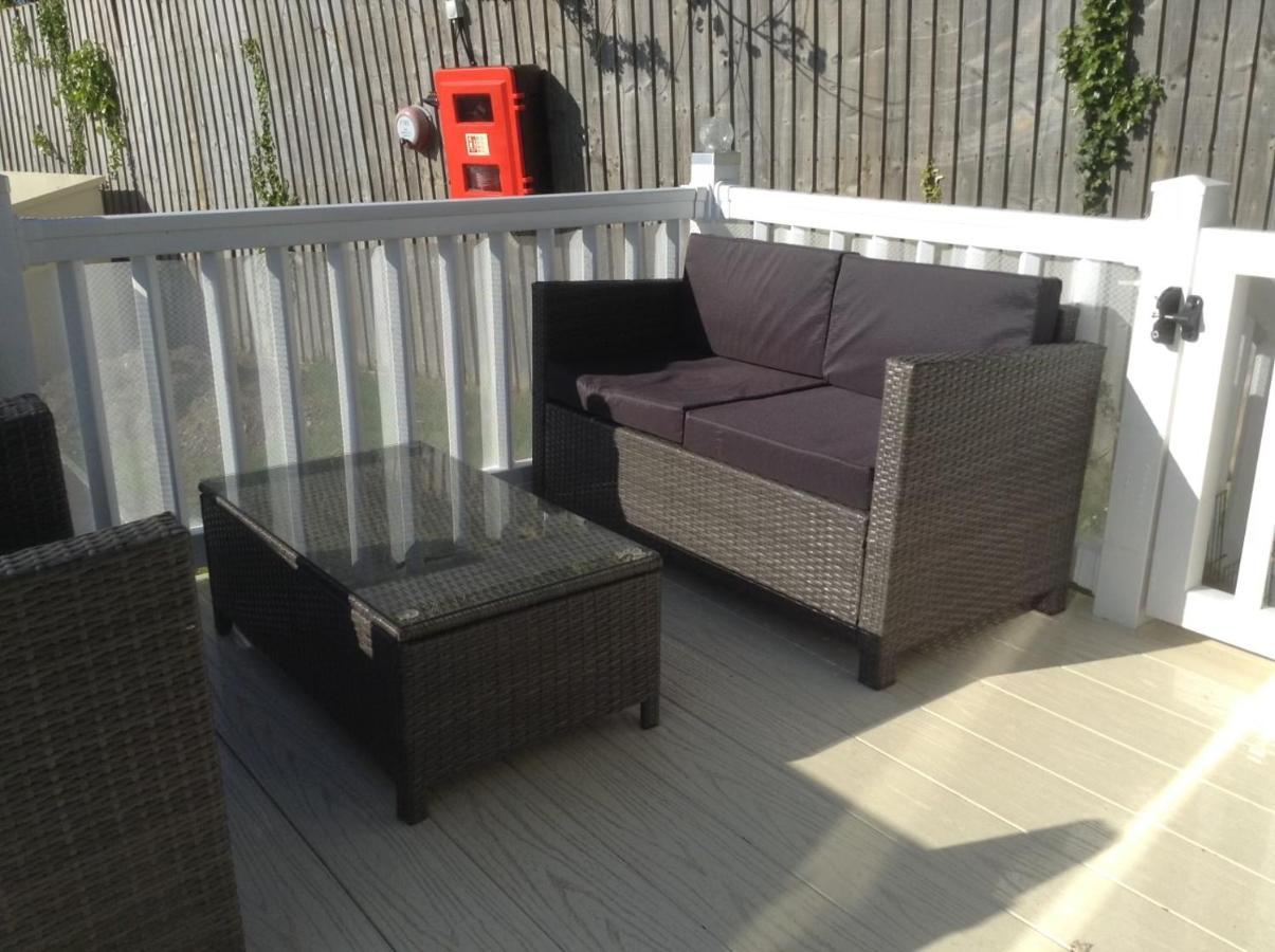 Mollys Retreat Pet Friendly Three Bed Caravan With Small Garden Newquay Bay Resort Quieter Area Of Park エクステリア 写真