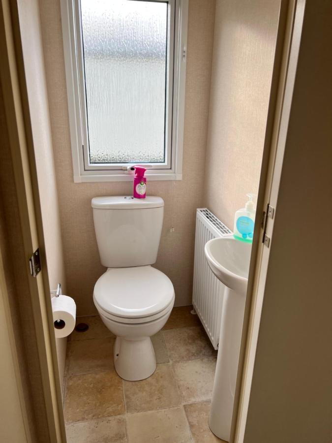 Mollys Retreat Pet Friendly Three Bed Caravan With Small Garden Newquay Bay Resort Quieter Area Of Park エクステリア 写真
