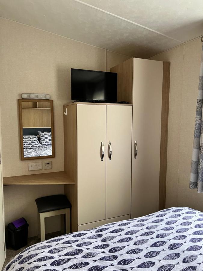 Mollys Retreat Pet Friendly Three Bed Caravan With Small Garden Newquay Bay Resort Quieter Area Of Park エクステリア 写真